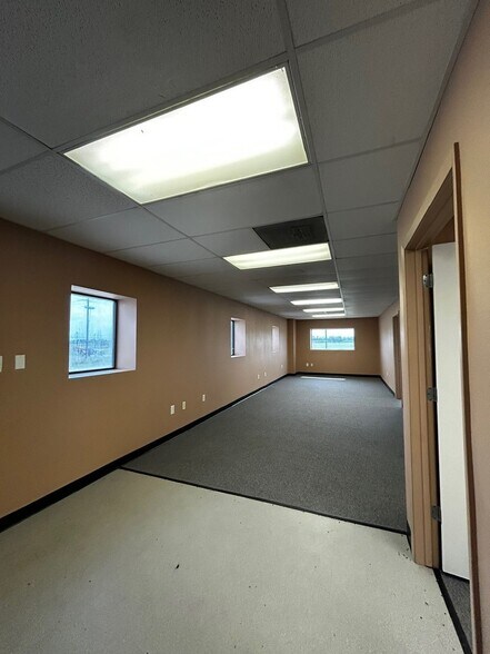 111 E McCarty Ln, San Marcos, TX à louer - Photo du bâtiment - Image 3 de 7