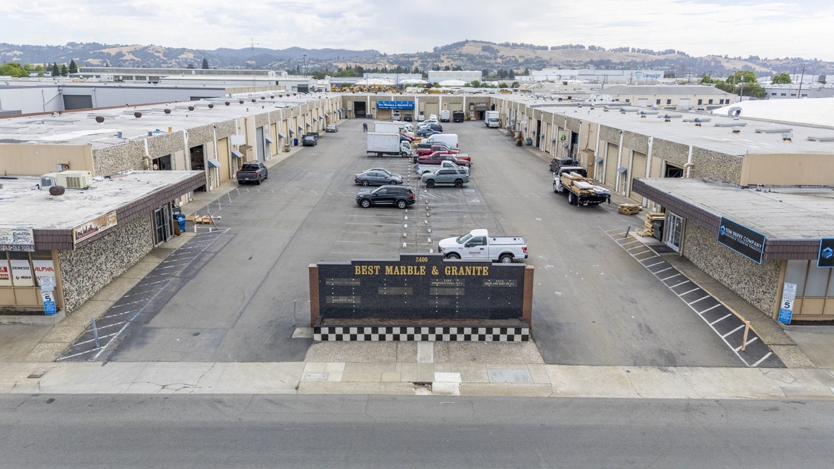 2400-2496 Teagarden St, San Leandro, CA à louer Photo du bâtiment- Image 1 de 11