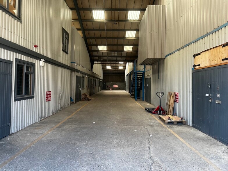 Ditchling Cmn, Hassocks for lease - Building Photo - Image 2 of 12