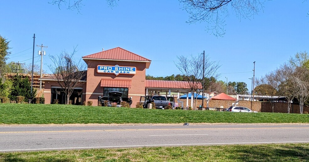 120 Brawley School Rd, Mooresville, NC à vendre - Photo du bâtiment - Image 1 de 8