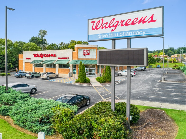 805 W Madison Ave, Athens, TN for sale - Building Photo - Image 2 of 10