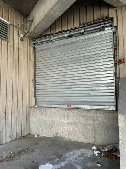 Flex dans Aubervilliers à louer - Photo du bâtiment - Image 3 de 9