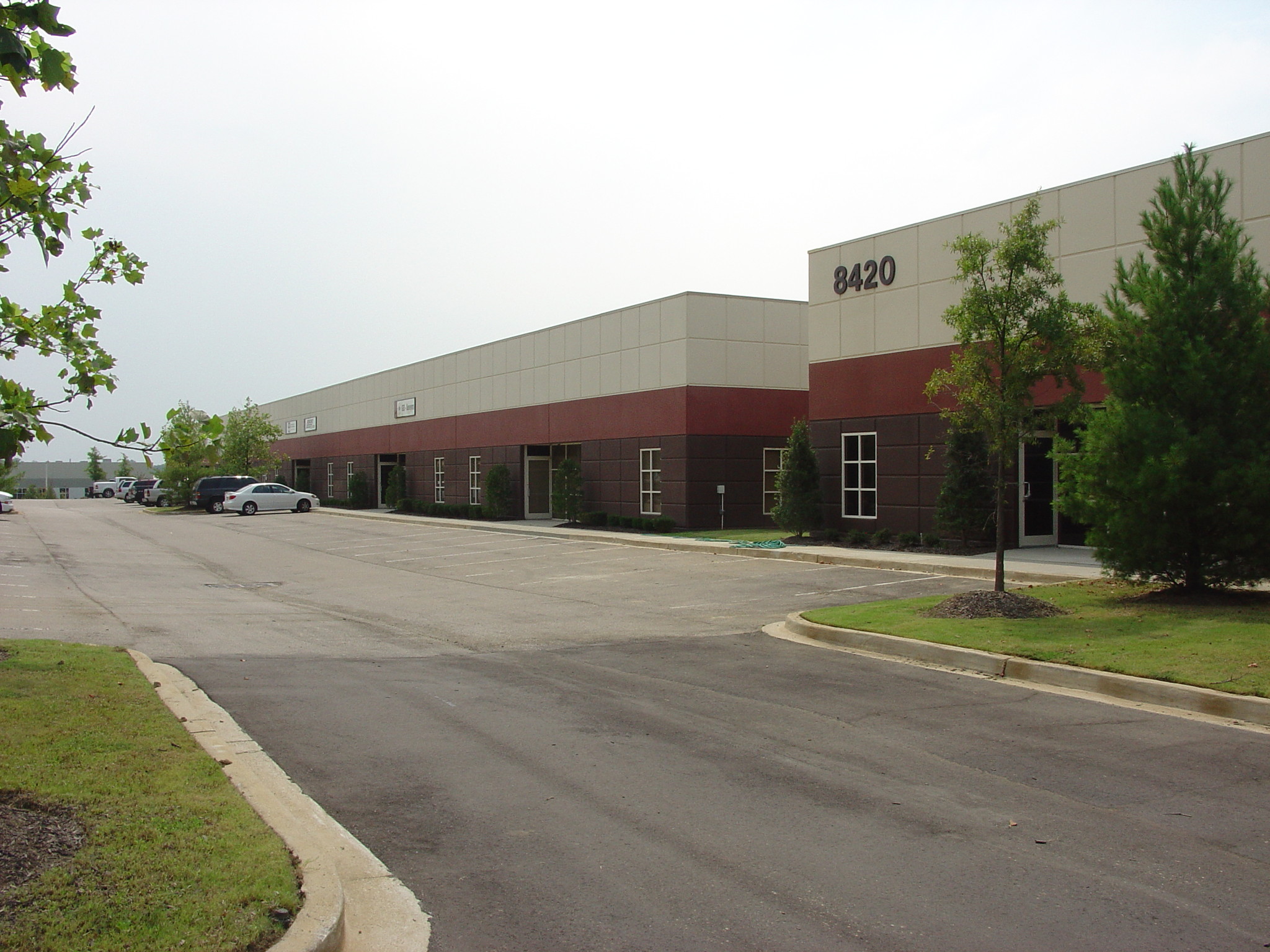 8420 Wolf Lake Dr, Bartlett, TN for lease Building Photo- Image 1 of 3