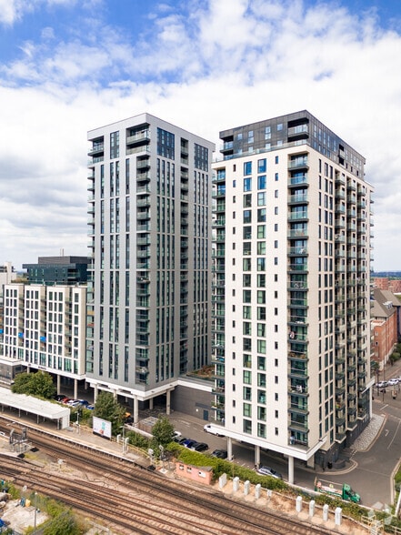 16 Sutton Court Rd, Sutton à louer - Photo du bâtiment - Image 3 de 10