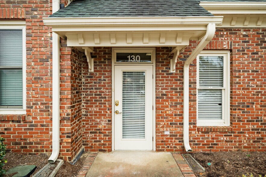 130 Salem Towne Ct, Apex, NC à vendre - Photo du bâtiment - Image 2 de 36