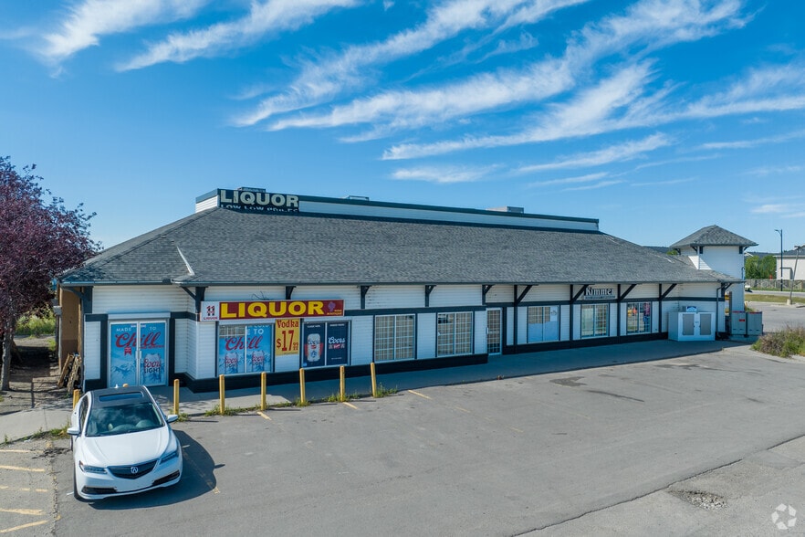 708 Centre St, Rocky View No 44, AB à louer - Photo principale - Image 1 de 5