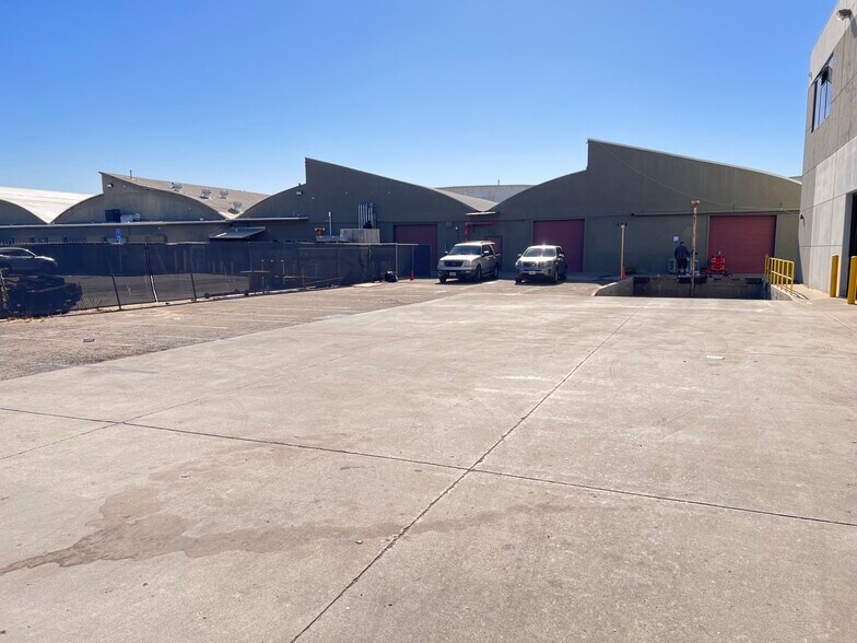 2280 E Curry St, Long Beach, CA à louer - Photo du bâtiment - Image 3 de 31