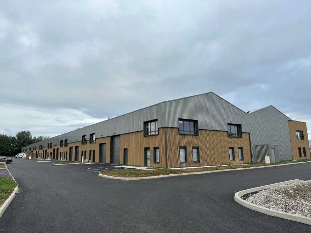 Industrial in Bourgoin-Jallieu for lease Building Photo- Image 1 of 10
