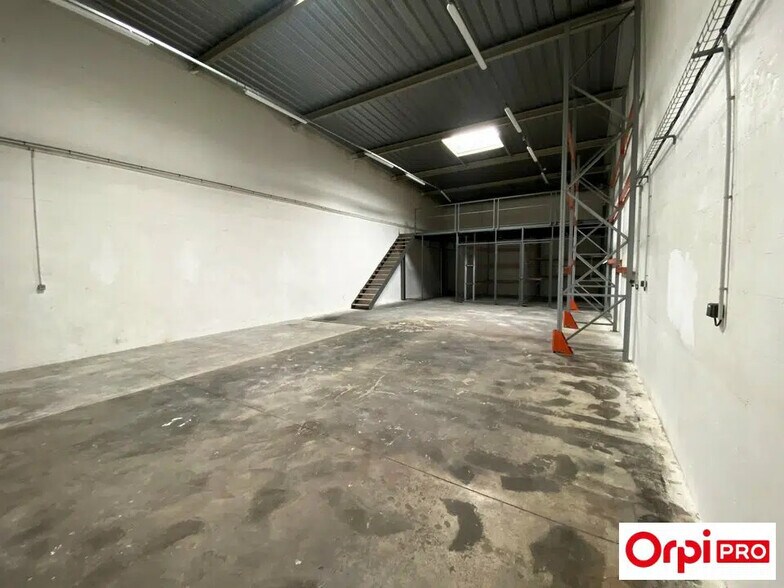 Flex in Chilly-Mazarin for lease - Interior Photo - Image 3 of 8