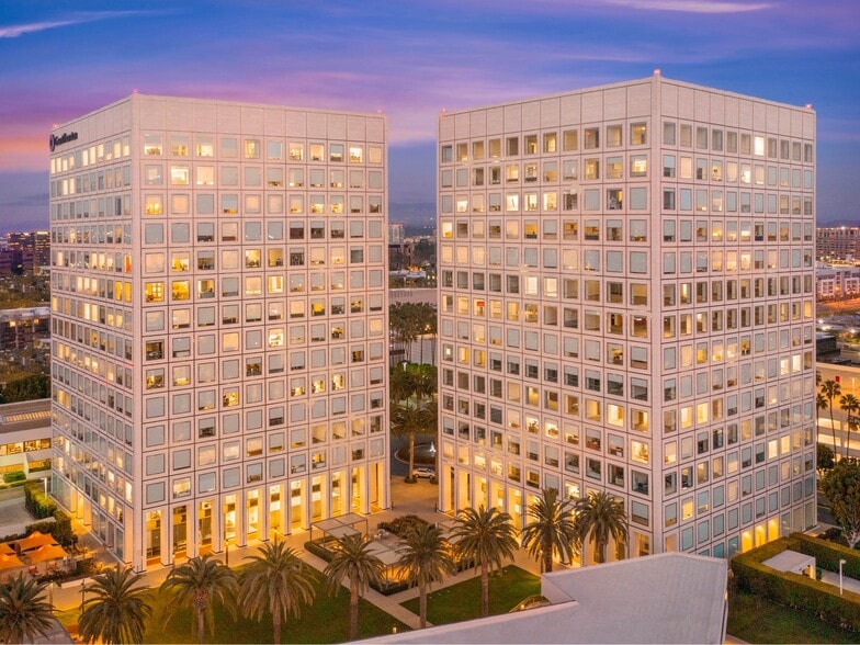 4685 MacArthur Ct, Newport Beach, CA à louer - Photo principale - Image 1 de 24