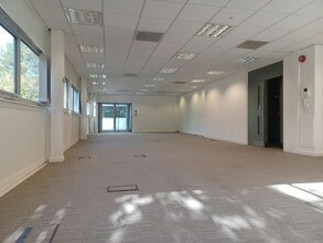 London Rd, Newbury for sale Interior Photo- Image 2 of 2