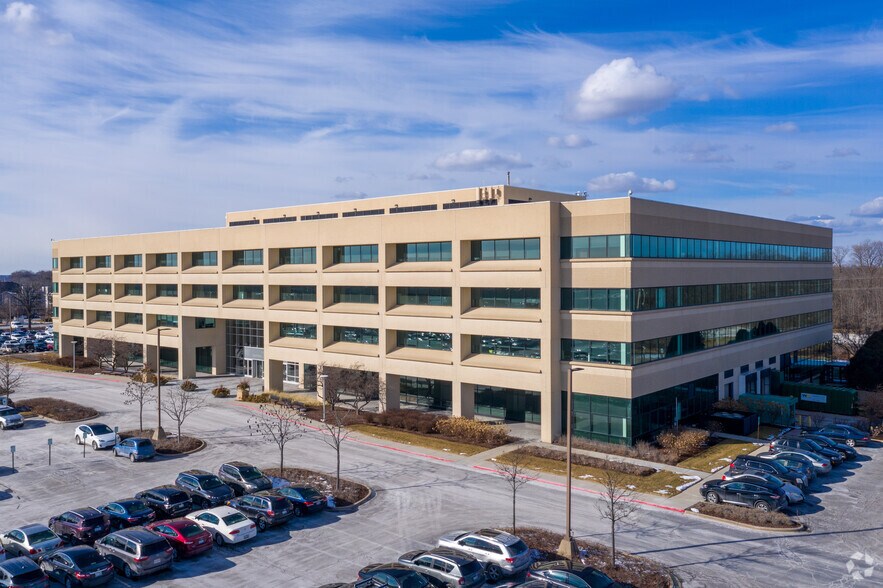 1100 E Warrenville Rd, Naperville, IL à louer - Photo du bâtiment - Image 3 de 20