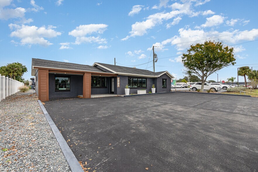 390 Poinciana Dr, Melbourne, FL à louer - Photo du bâtiment - Image 3 de 16