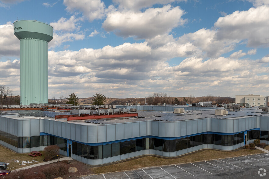 100 Corporate Blvd, Yonkers, NY à louer - Photo du bâtiment - Image 3 de 5