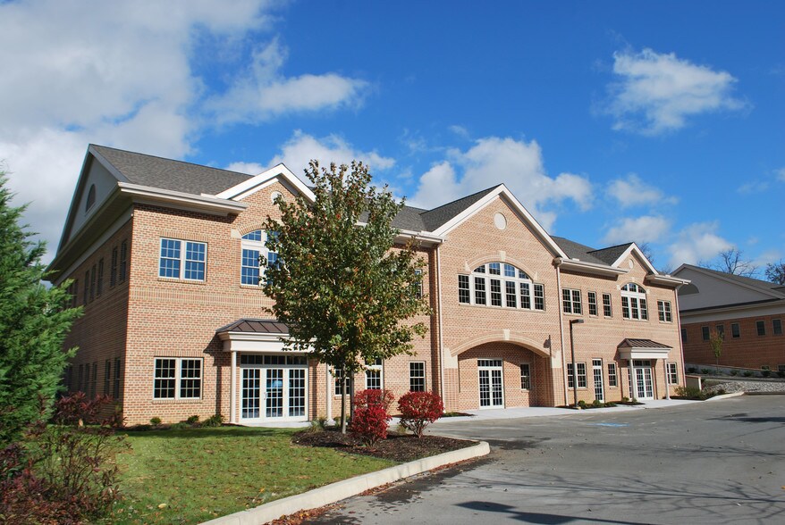400 Old Forge Ln, Kennett Square, PA à louer - Photo du bâtiment - Image 2 de 11