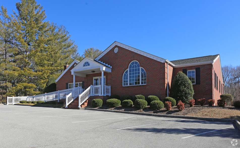 5604 Starkey Rd, Roanoke, VA for lease - Primary Photo - Image 1 of 33