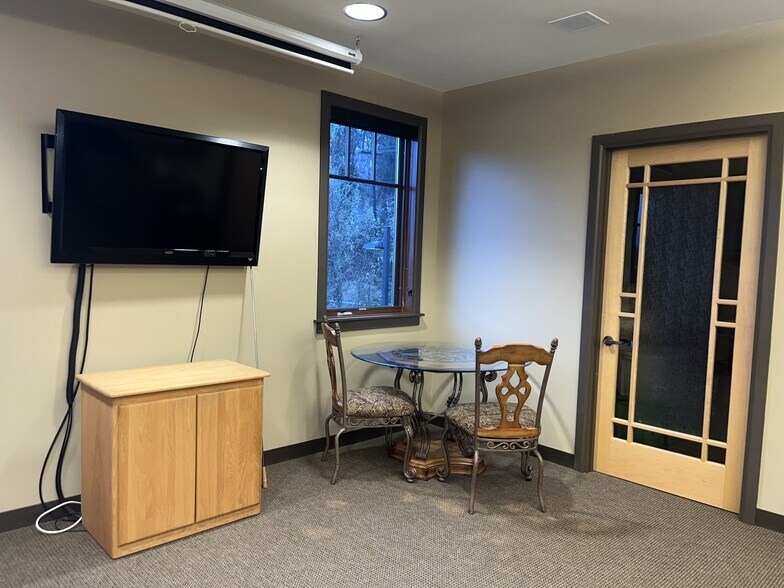 358 Front Ave NW, Castle Rock, WA à louer - Photo du bâtiment - Image 2 de 12