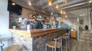 Plus de détails pour Multi-résidentiel à vendre