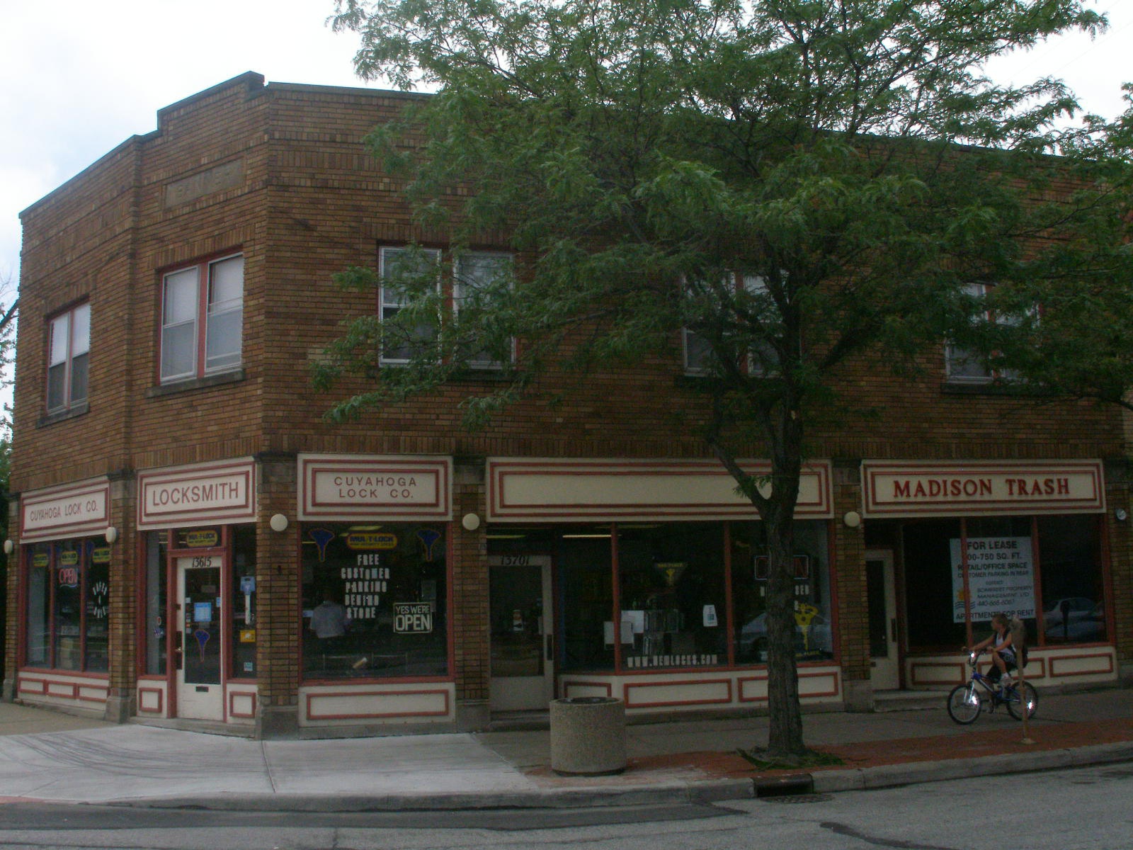 13701 Madison Ave, Lakewood, OH à vendre Photo principale- Image 1 de 1