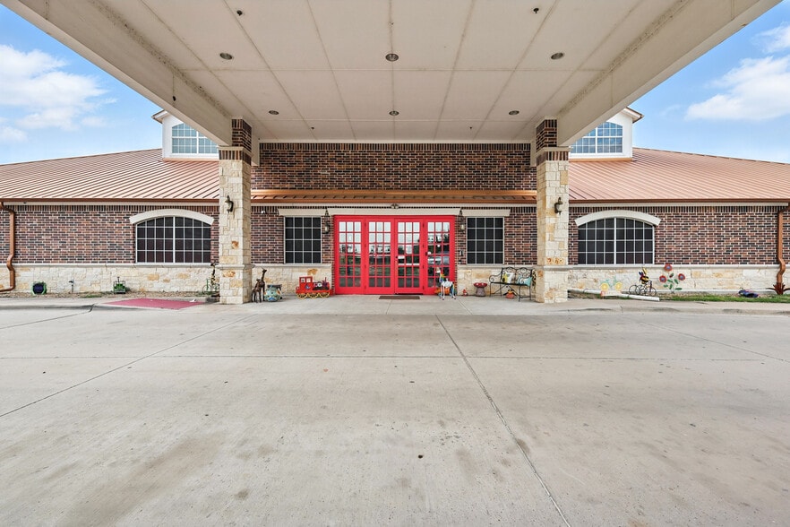 1700 Cedar Run, Ennis, TX for sale - Building Photo - Image 2 of 66