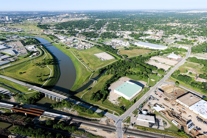 1100 NE 23rd St, Fort Worth, TX for lease - Building Photo - Image 3 of 8