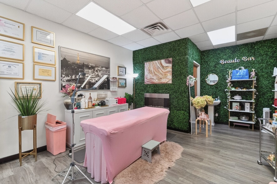 3210 Prosperity Church Rd, Charlotte, NC for sale - Interior Photo - Image 2 of 15