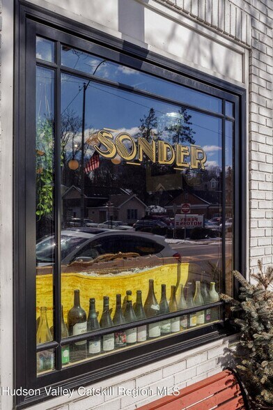 346 Broadway, Kingston, NY à vendre - Photo du bâtiment - Image 2 de 29