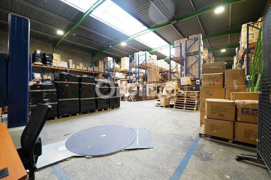Flex in Genas for lease - Interior Photo - Image 3 of 8