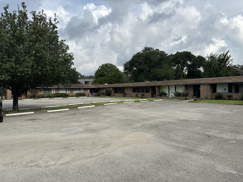 2120 Welch St, Houston, TX à louer - Photo du bâtiment - Image 2 de 3