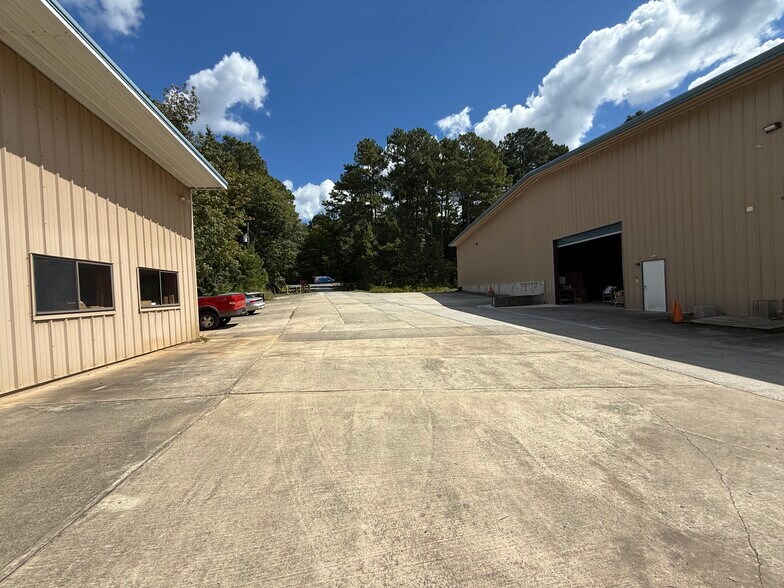 2722 NC 87 S, Moncure, NC à louer - Photo du bâtiment - Image 1 de 49