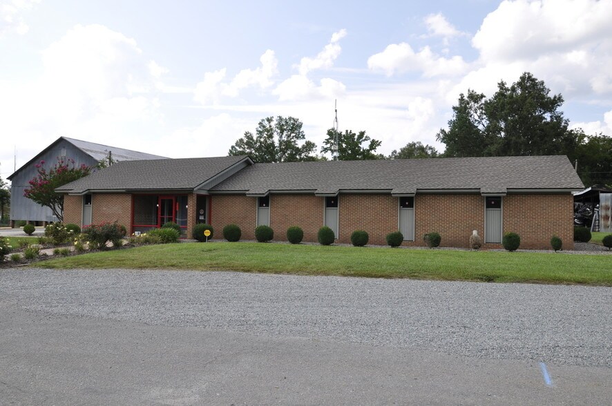 209 Sycamore St, Sanford, NC à louer - Photo du bâtiment - Image 2 de 2