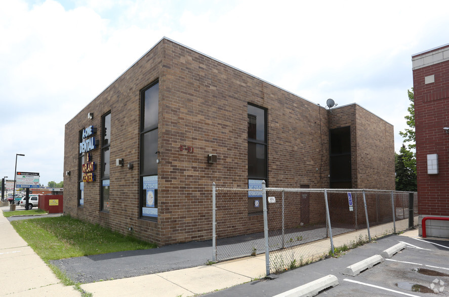 2071 Irving Park Rd, Hanover Park, IL for lease - Building Photo - Image 3 of 30