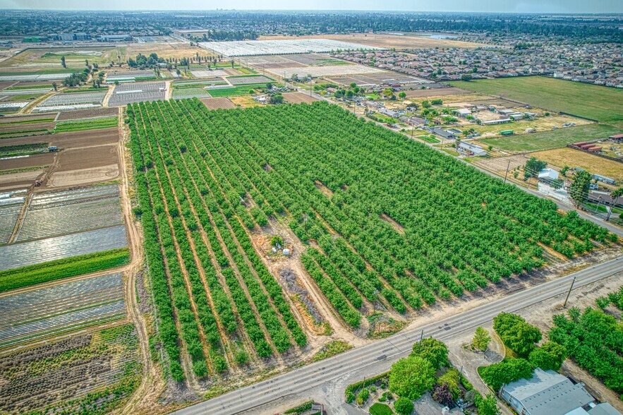 1581 S Temperance Ave, Fresno, CA à vendre - Photo du bâtiment - Image 1 de 9