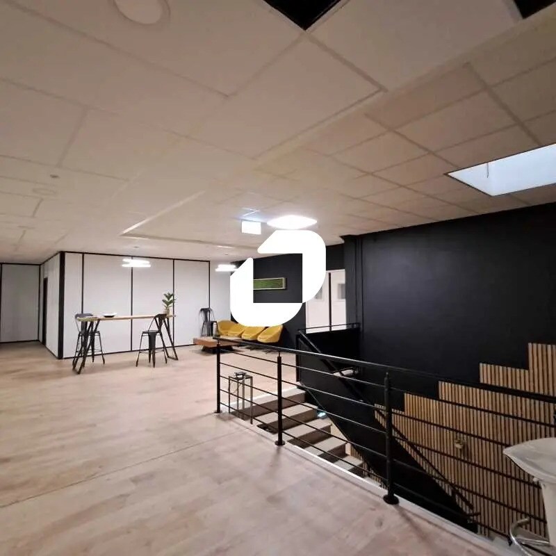 Flex in Montigny-le-Bretonneux for lease Building Photo- Image 1 of 6