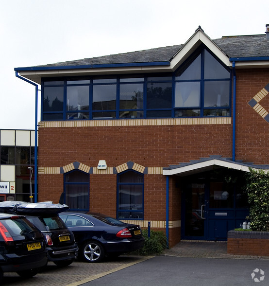 Walnut Tree Clos, Guildford for lease - Building Photo - Image 2 of 3