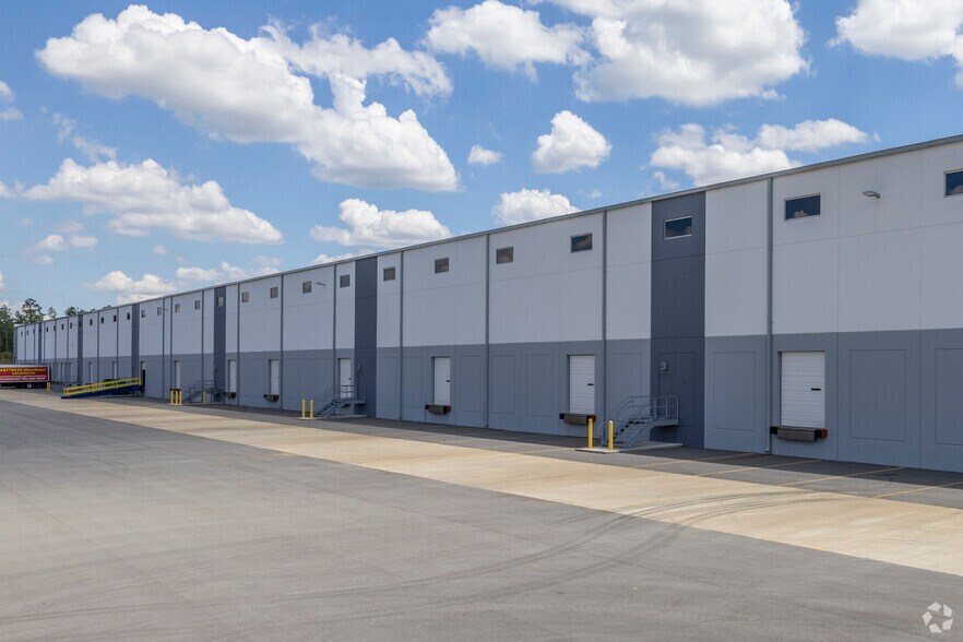 425 Distribution Dr, West Columbia, SC à louer - Photo du bâtiment - Image 2 de 3