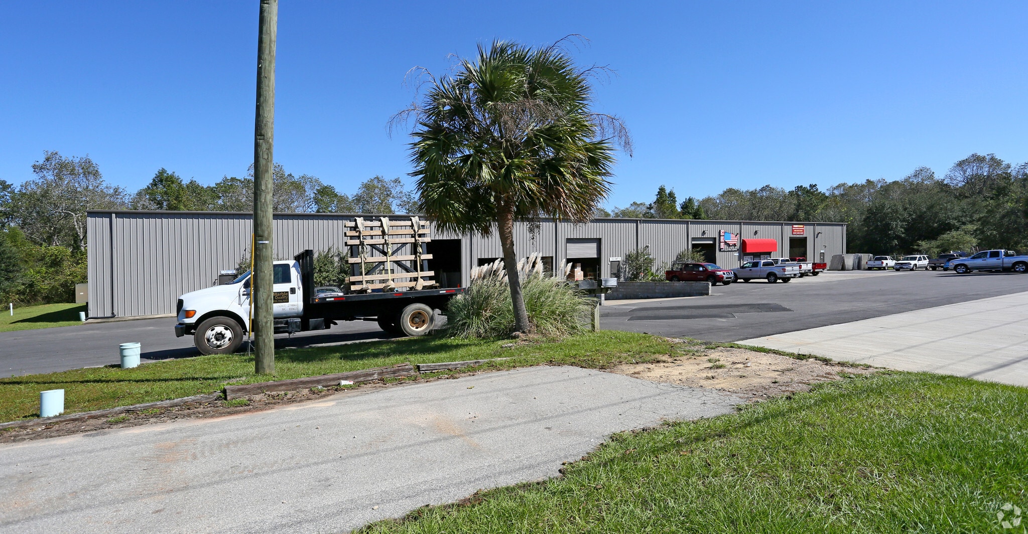 553 Capital Cir SW, Tallahassee, FL for lease Primary Photo- Image 1 of 19