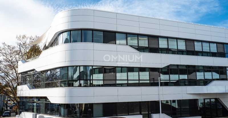 Office in Champagne-au-Mont-d'Or for lease - Building Photo - Image 1 of 3