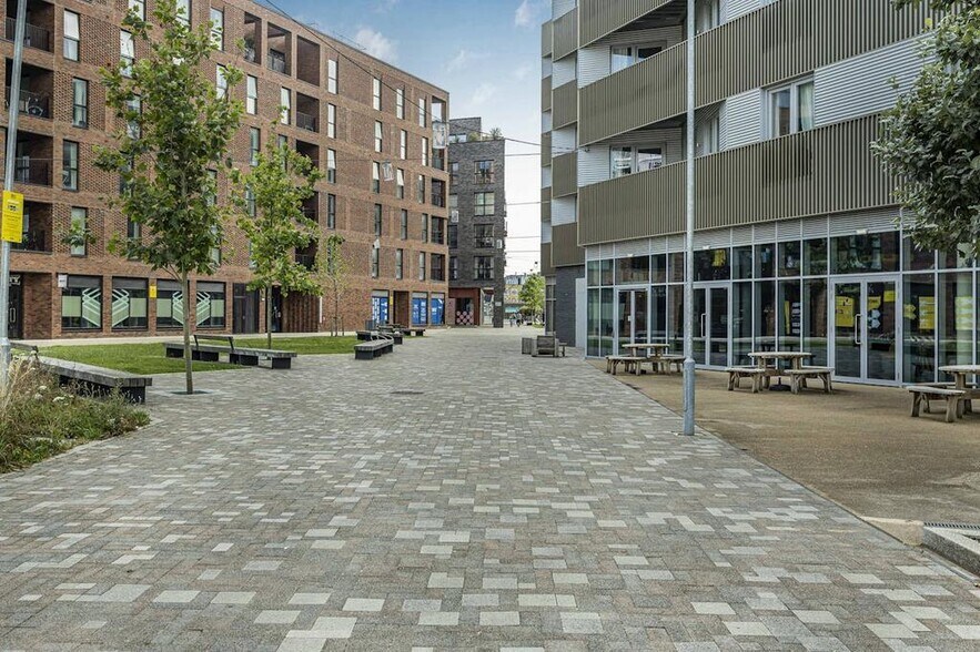 8 Parkes St, Londres à louer - Photo du bâtiment - Image 3 de 26