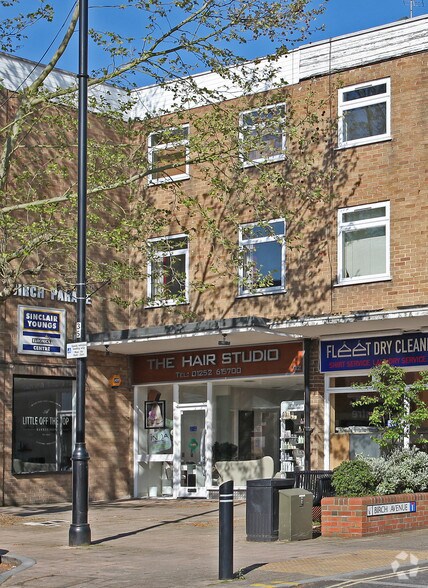 82 Fleet Rd, Fleet à vendre - Photo principale - Image 1 de 1