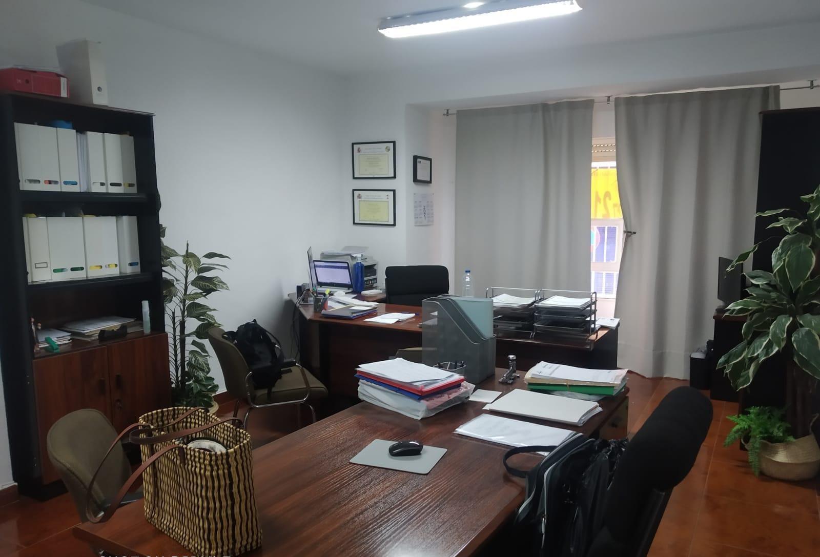Office in Cáceres, Cáceres for sale Primary Photo- Image 1 of 6