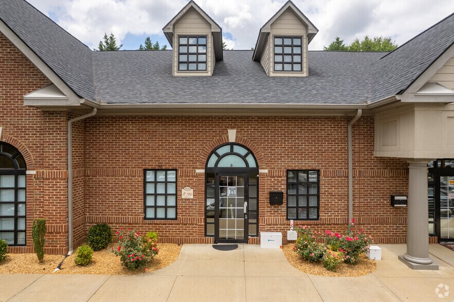 3855 Johns Creek Pky, Suwanee, GA à louer - Photo du bâtiment - Image 2 de 14