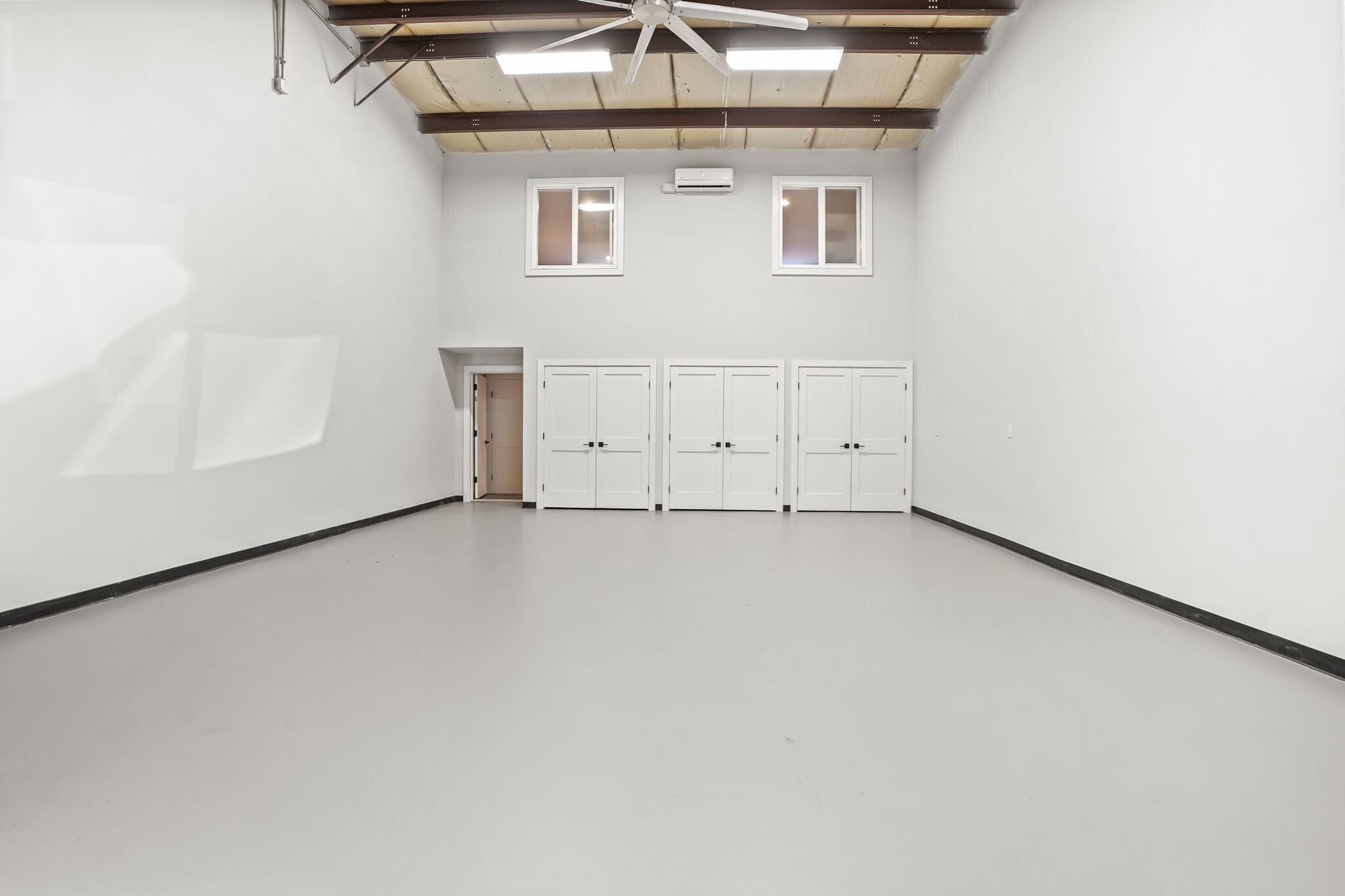 77 S Main St, Newtown, CT à louer Photo intérieure- Image 1 de 8