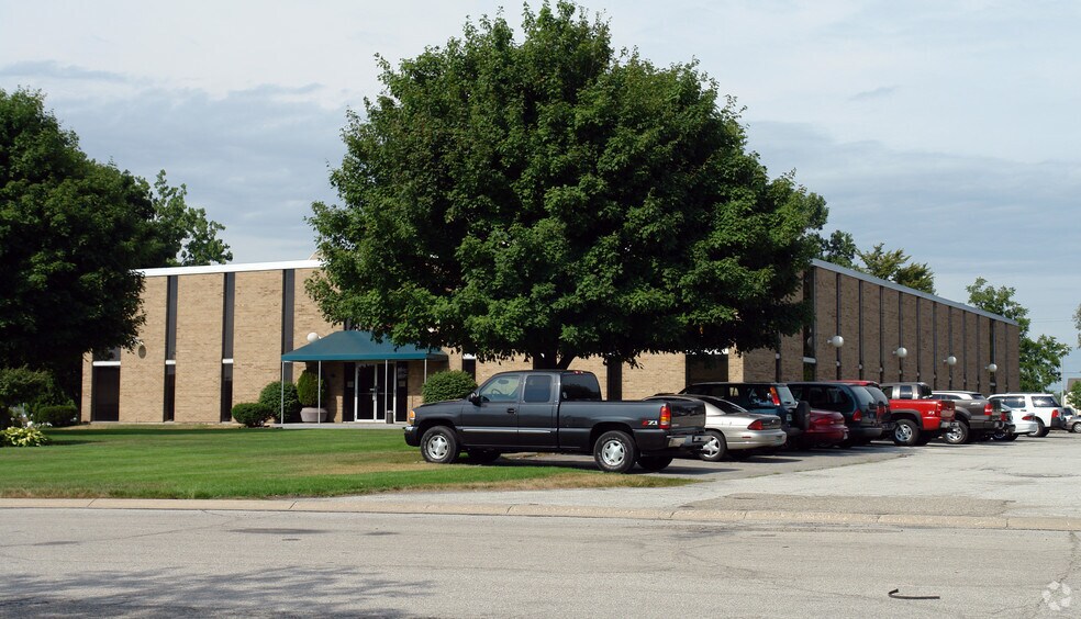 1657 Commerce Dr, South Bend, IN à louer - Photo du bâtiment - Image 2 de 27
