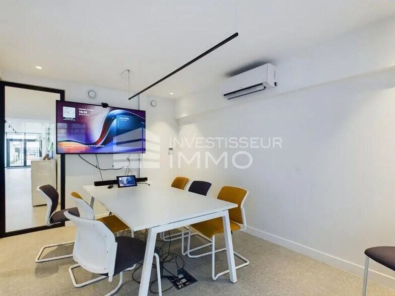 Bureau dans Courbevoie à vendre - Photo du bâtiment - Image 2 de 29