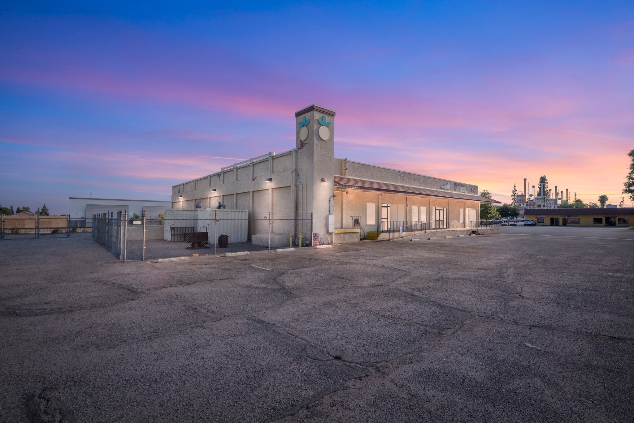 247 S Riverside Ave. portfolio of 2 properties for sale on LoopNet.ca Primary Photo- Image 1 of 28