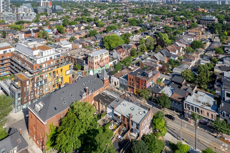 1096 Queen St W, Toronto, ON à vendre - Aérien - Image 2 de 2