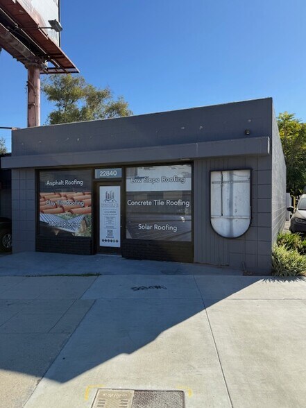 22840 Ventura Blvd, Woodland Hills, CA à louer - Photo du bâtiment - Image 3 de 4