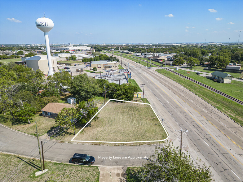 319 Hewitt -1, Hewitt, TX à vendre - Photo principale - Image 1 de 1