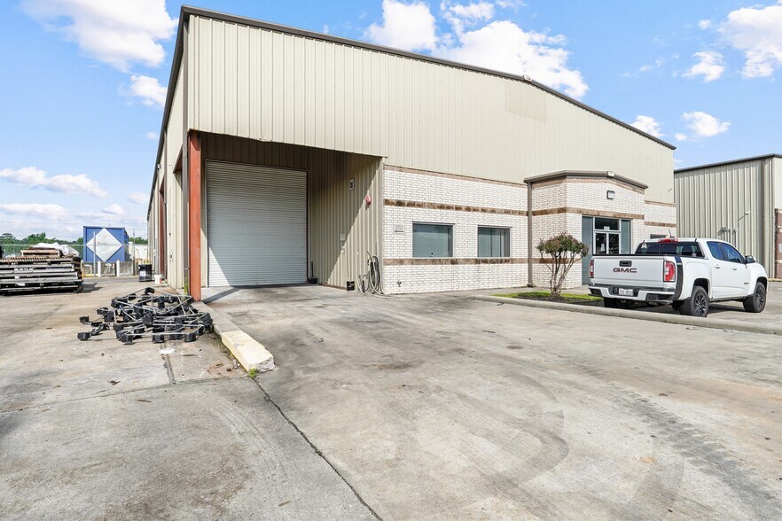 14151 Interdrive W, Houston, TX à vendre - Photo du bâtiment - Image 2 de 6